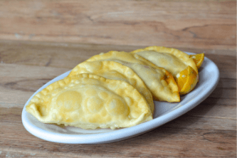 Pastel de camarão, berbigão ou queijo